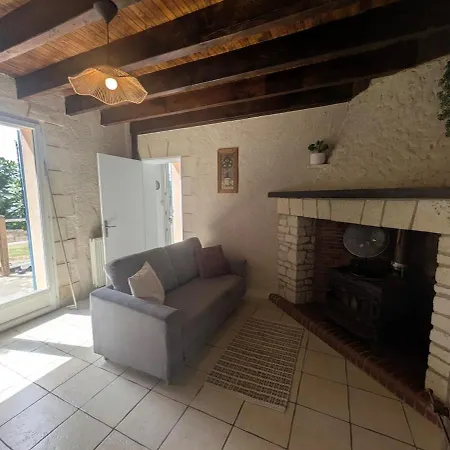 Le Petit De L'etang Apartment